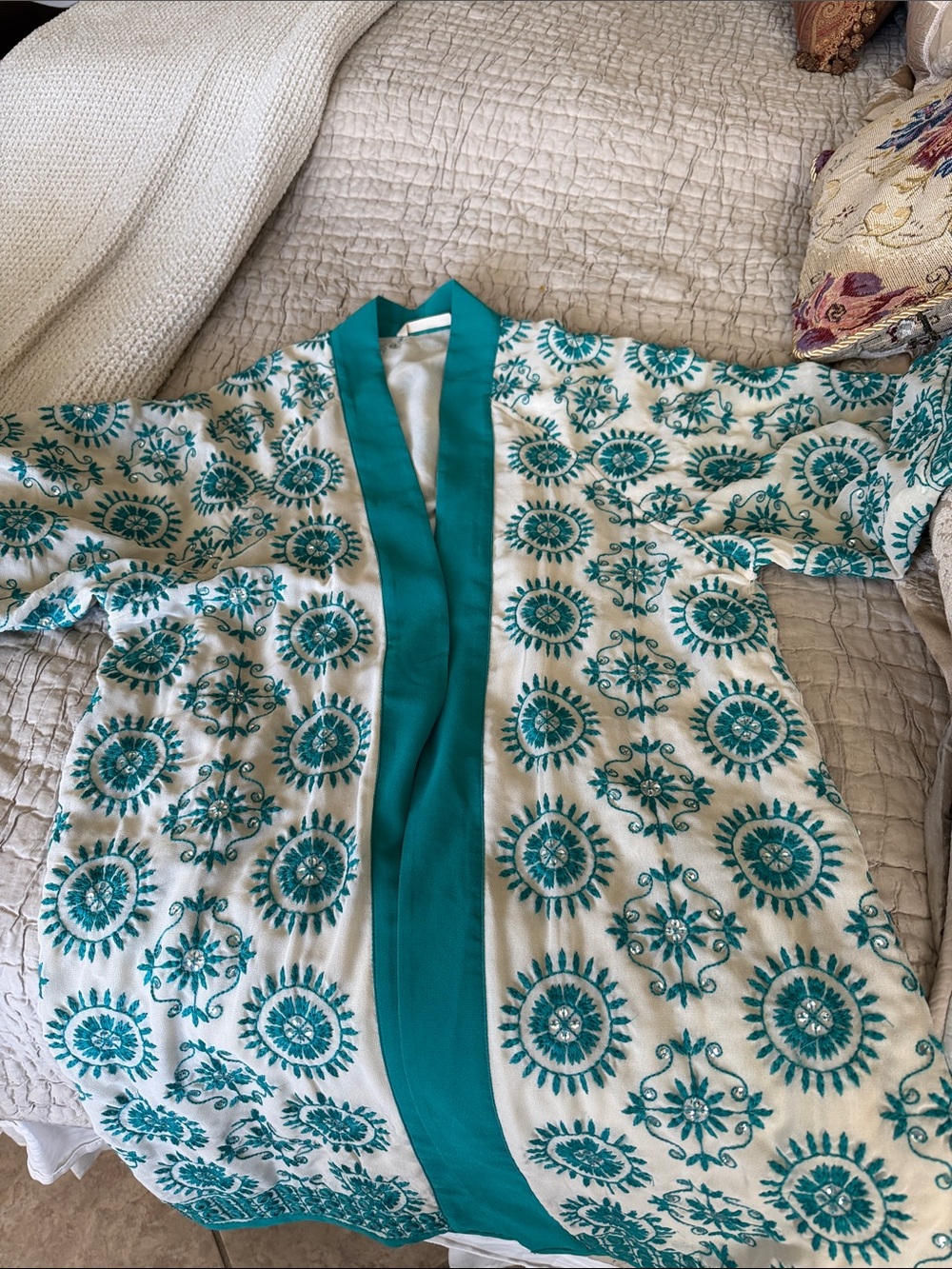 Soft Surroundings Cream Kimono Jacket with Teal Embroidery silver sequins lined